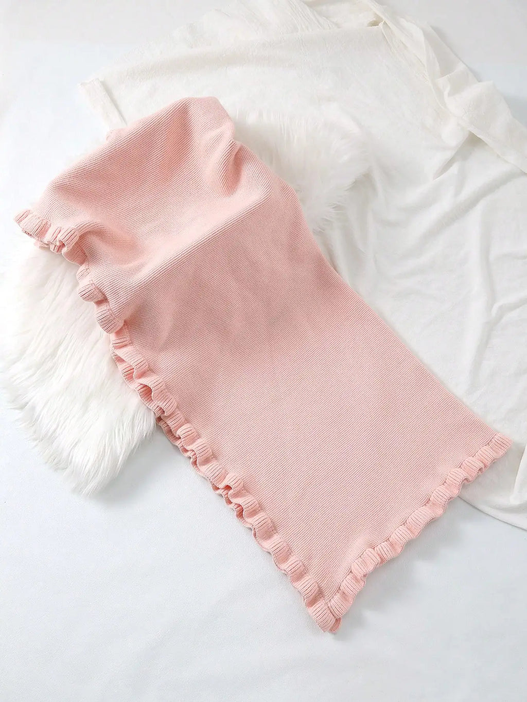 A Simple Knitted Blanket Suitable for All Seasons, Perfect for Everyday Use or as a Small Quilt or Throw Blanket