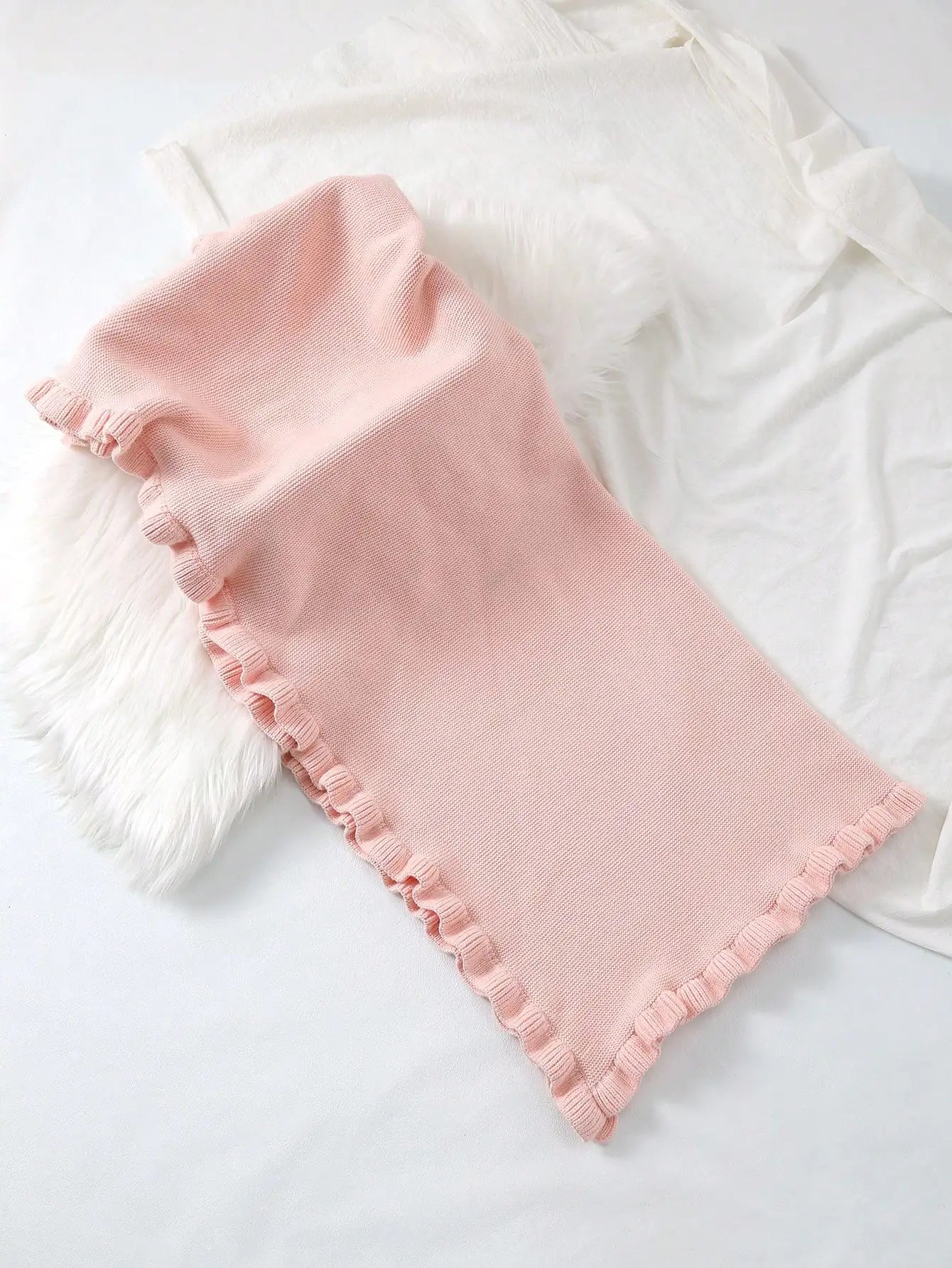 A Simple Knitted Blanket Suitable for All Seasons, Perfect for Everyday Use or as a Small Quilt or Throw Blanket